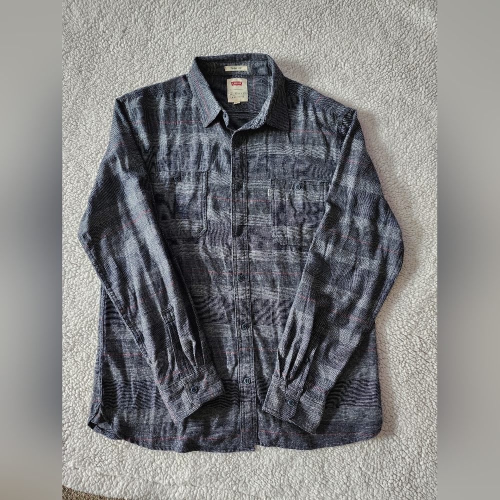 Levi's button down size Large